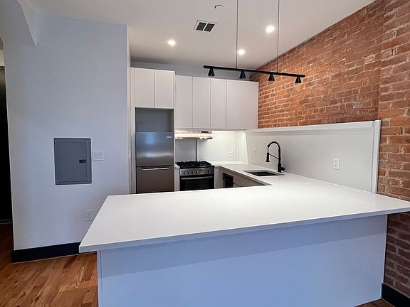 3rd image of 568 Communipaw Ave #200