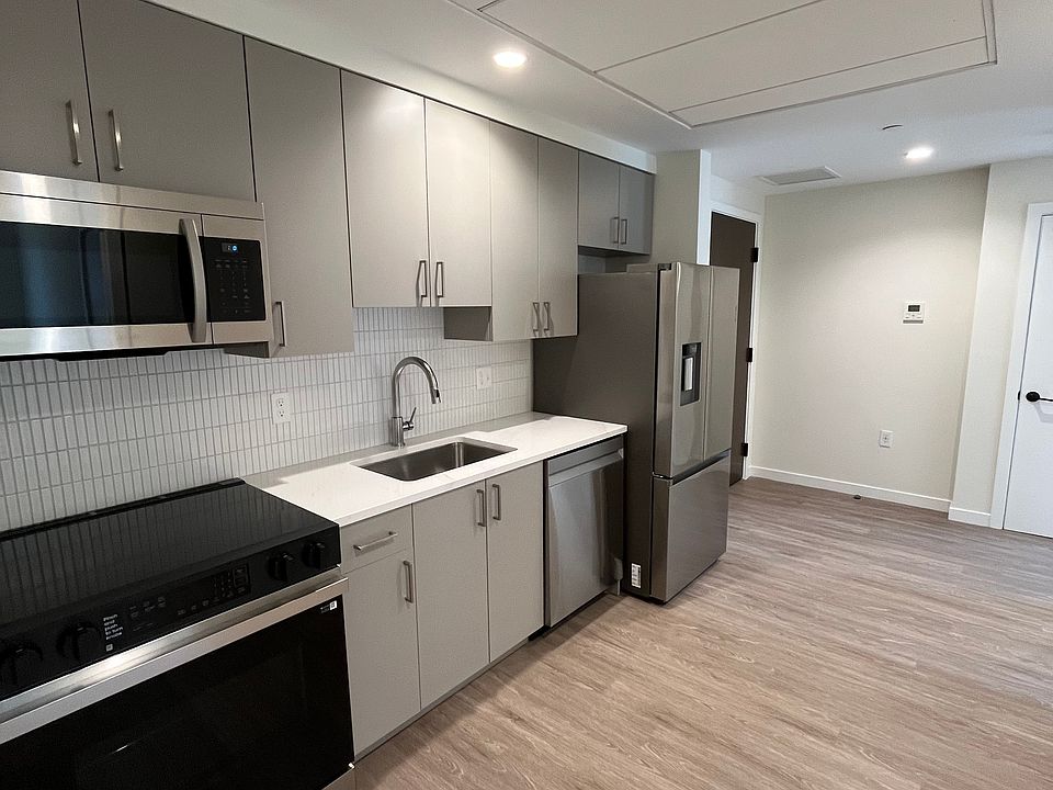 1st image of 47 Winter St #702