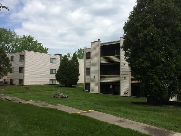 Greenwich Manor Apartments — Photo 9