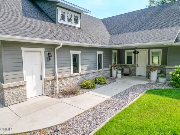 2607 Langer Ln, Bismarck, ND 58504