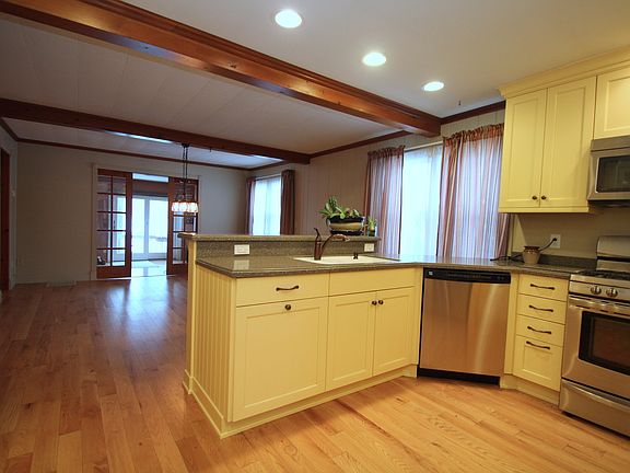 5th image of 6055 Bartholomew Dr