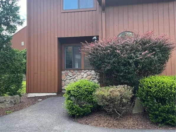 241 Panorama Court, Poughkeepsie, NY 12603