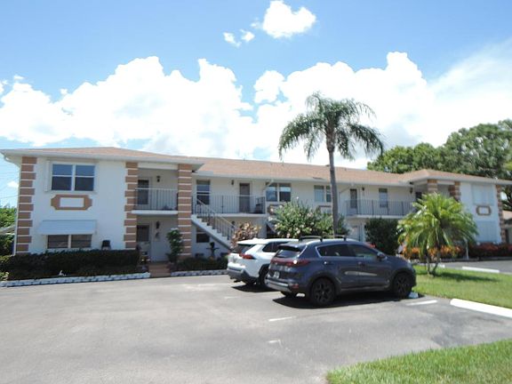 3rd image of 133 Lakes End Dr APT A1
