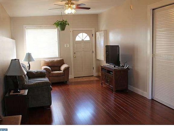 2nd image of 457 E Wildey St