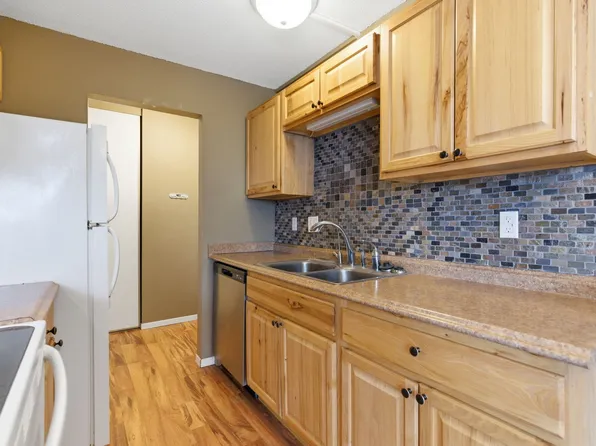 1023 Smetana Rd, Hopkins, MN