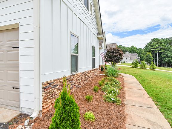 4th image of 383 Walden Pond Way