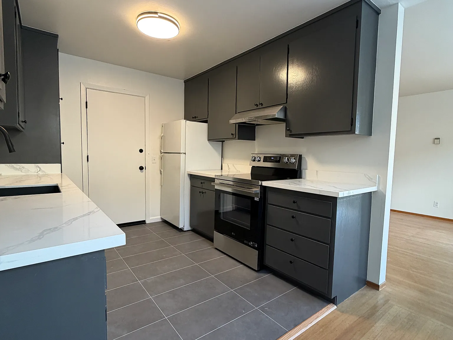 1 bed, $2,700 — Photo 3