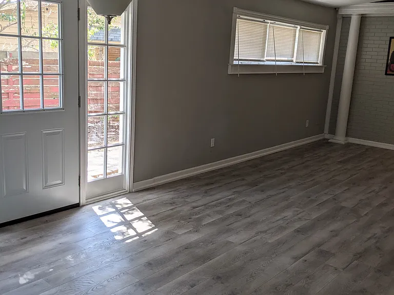 1806 Fowler St — Photo 5