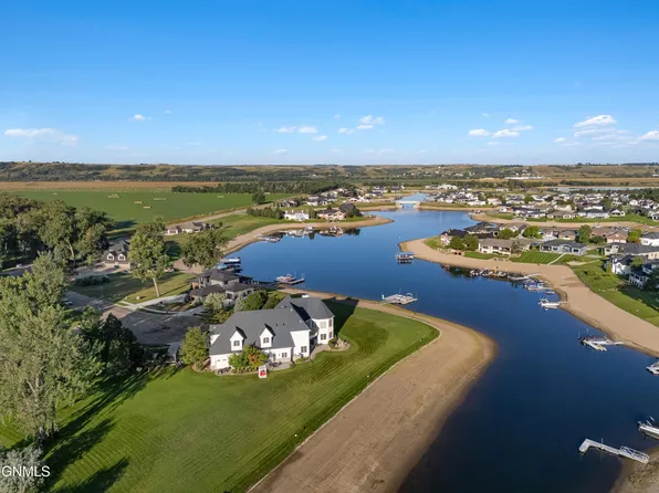 4910 Lakewood Dr SE, Mandan, ND 58554