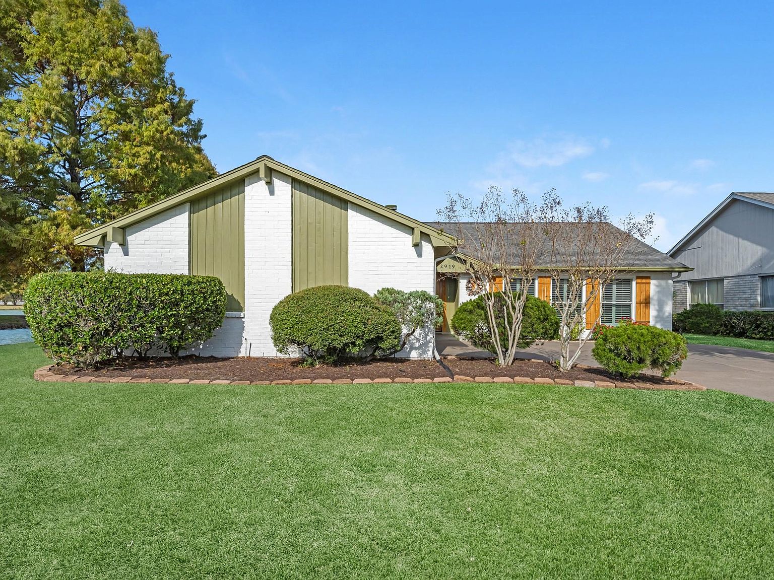 2919 N Peach Hollow Cir