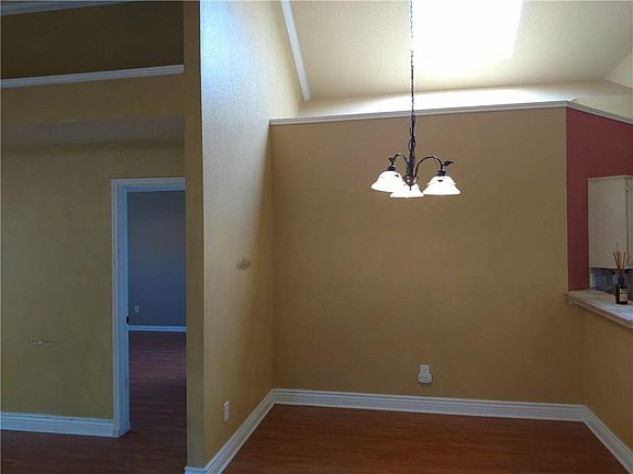 4th image of 939 Highgate Dr