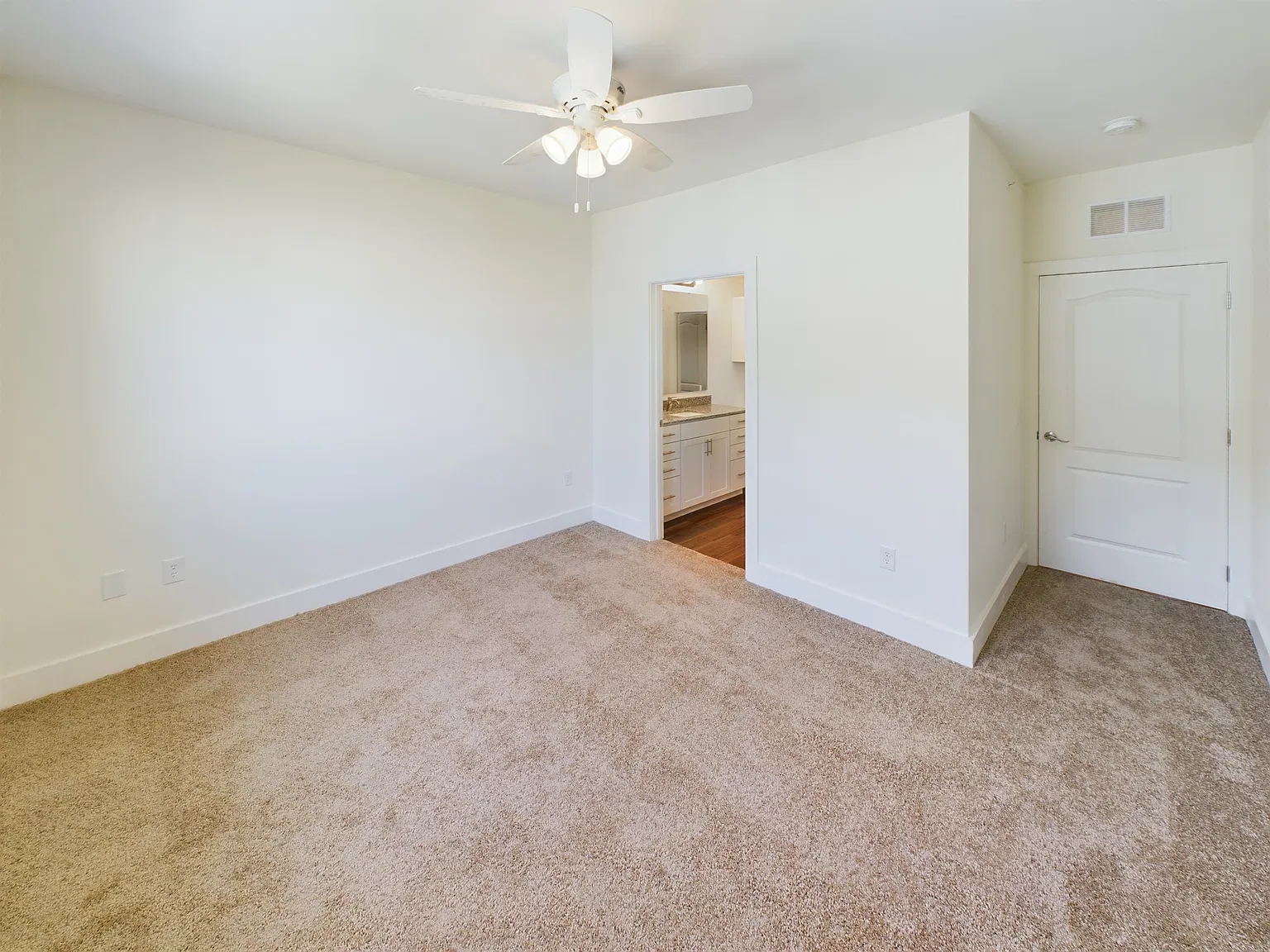 575 Quinn Ln — Photo 4