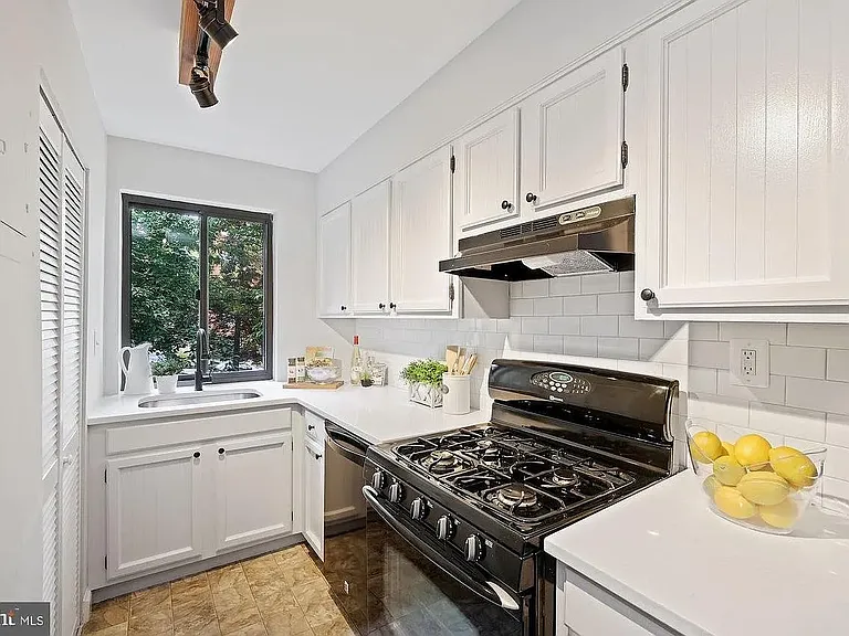 3835 Davis Pl NW #1 — Photo 9