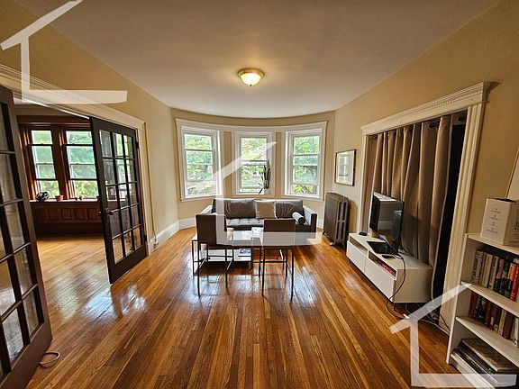 3rd image of 9 Euston St #2