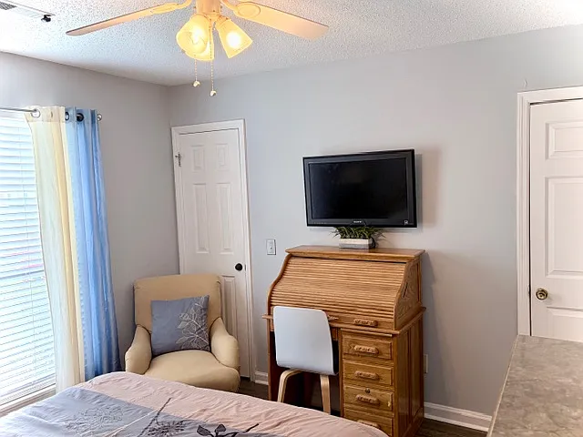 Roll-Top Desk and TV w/ Roku in 2'nd Bedroom