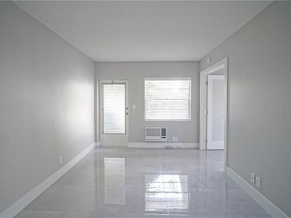 5th image of 640 NE 7th Ave APT 6