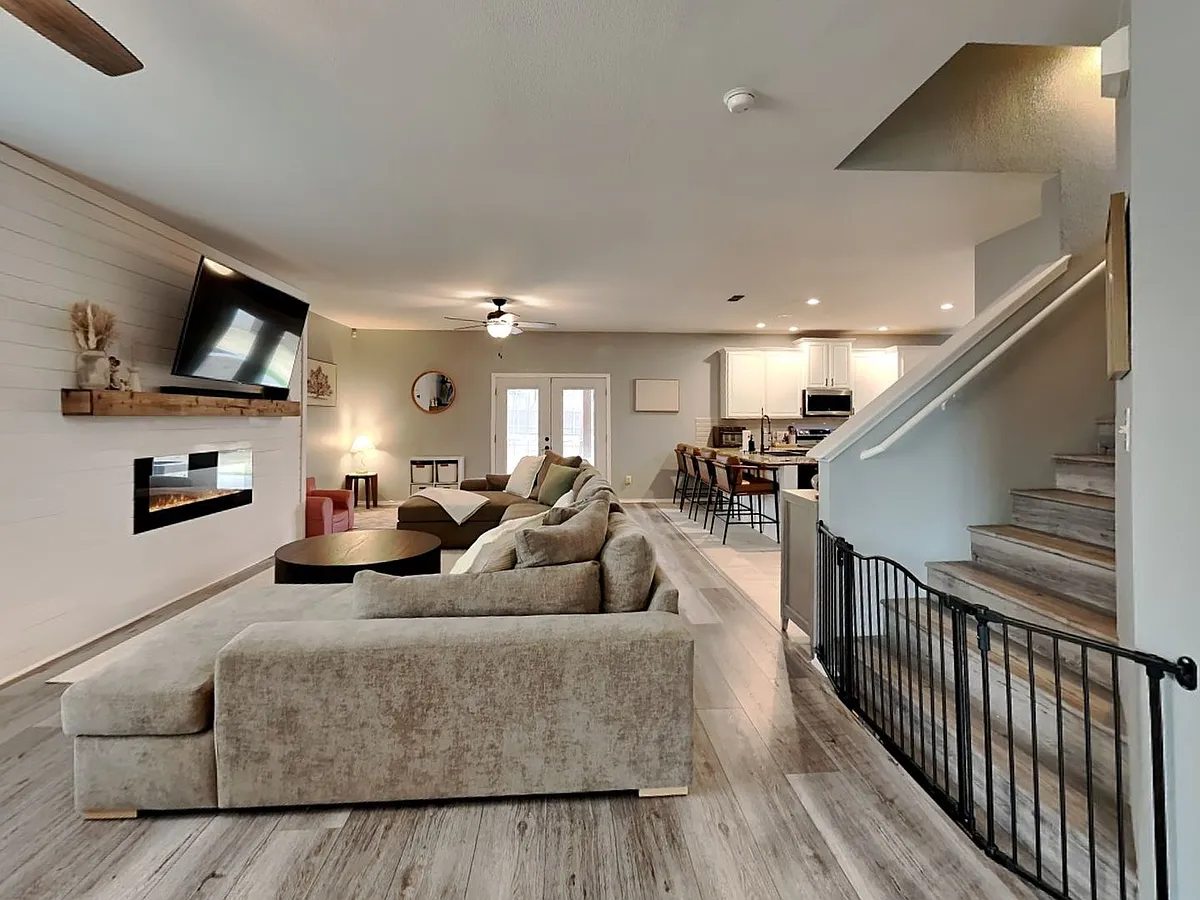 Building Photo - 5404 Thornbush Dr