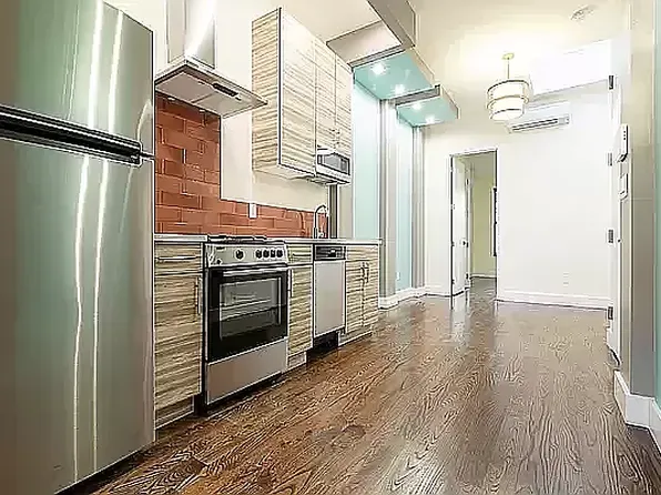 31 Locust Street image 1 of 10