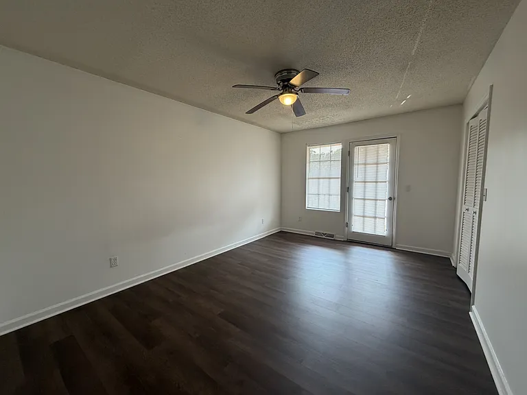 112C Kimeran Ln — Photo 2