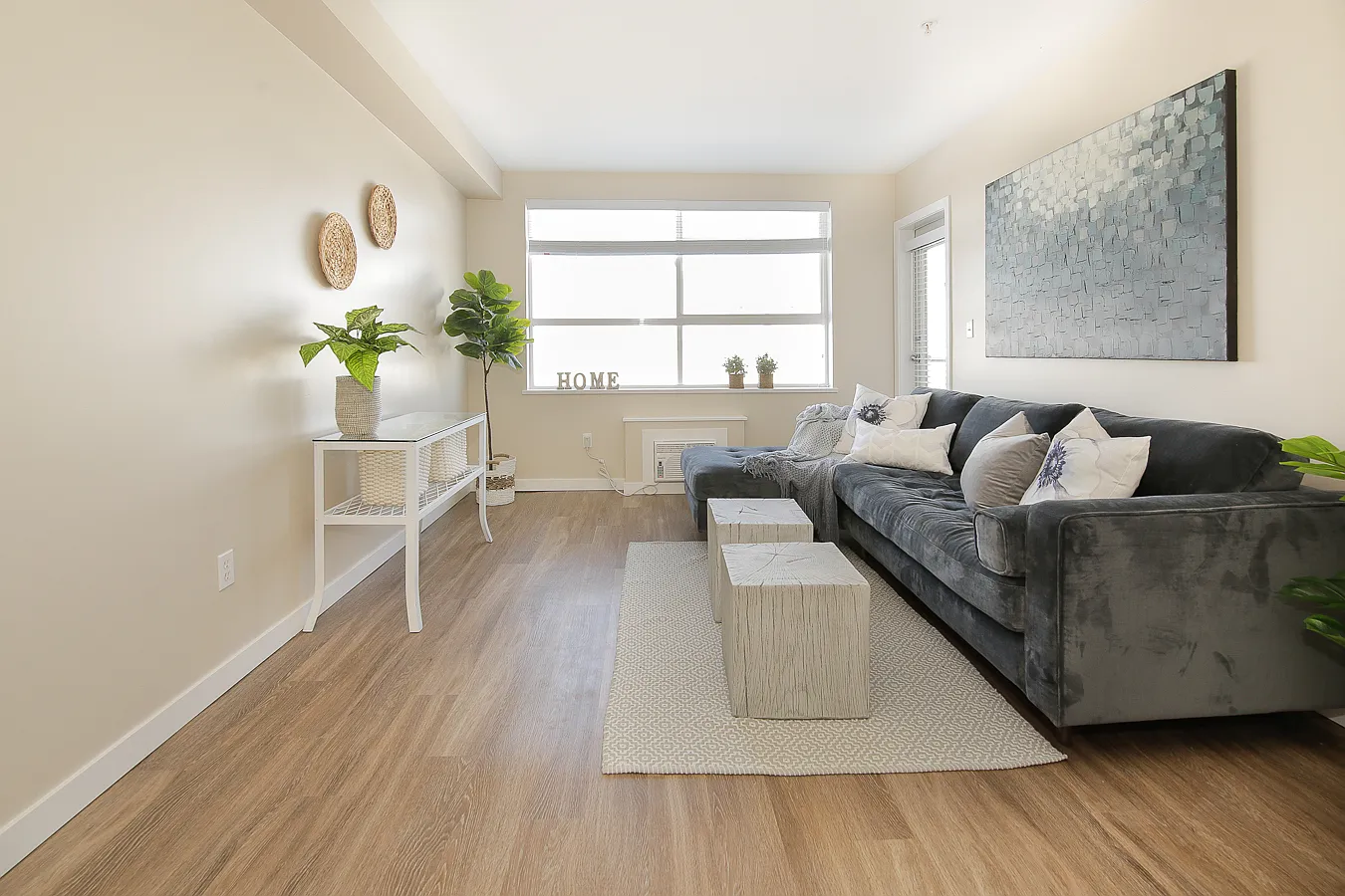 Red Deer Apts — Photo 2