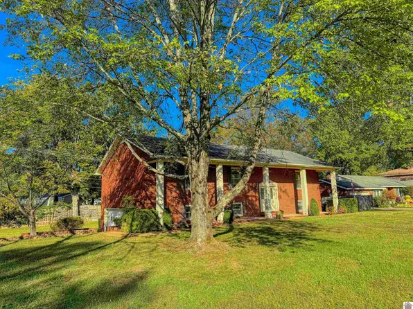 1516 Canterbury Dr, Murray, KY 42071