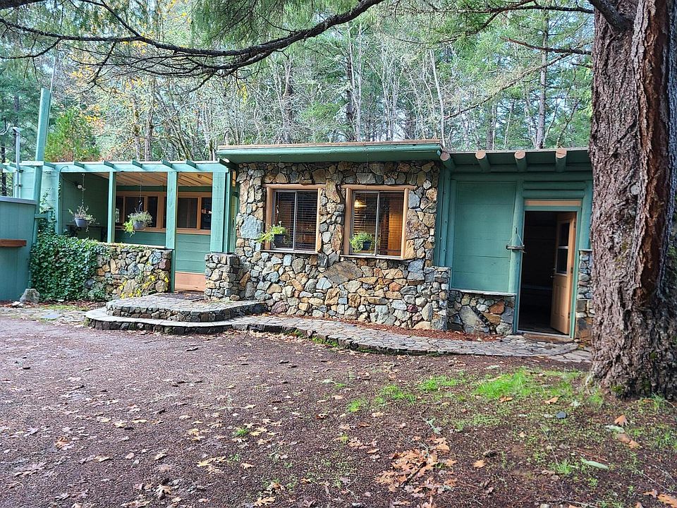 1st image of 2832 Winona Rd