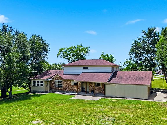 3rd image of 22 Patio Dr
