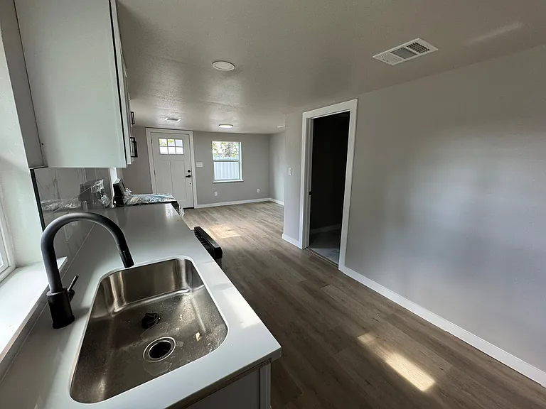 3919 Elysian St #4 — Photo 17