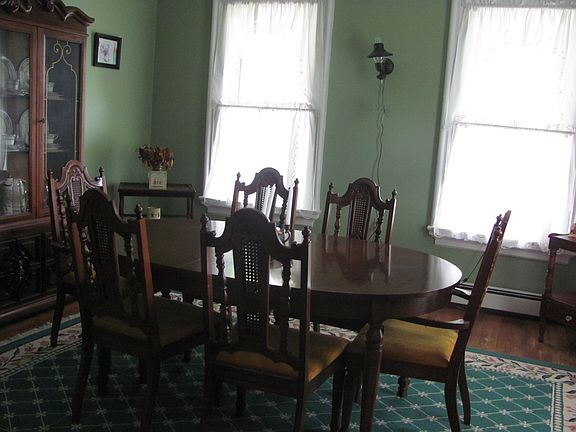 Formal dining room
