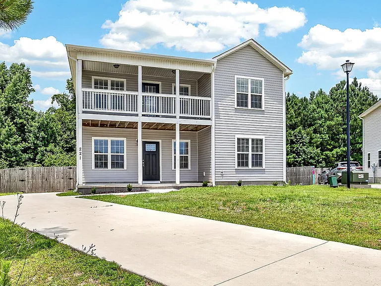 221 Robert Alan Dr — Photo 3