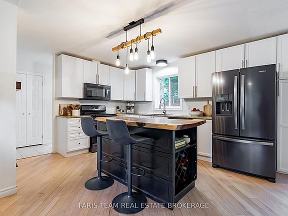 5th image of 55 Davenport Dr