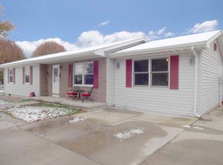 802 Country View Dr, Philo, IL 61864