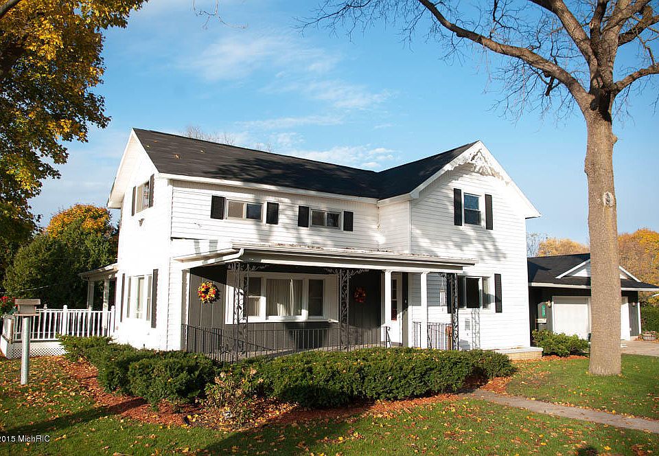 1st image of 133 1st St