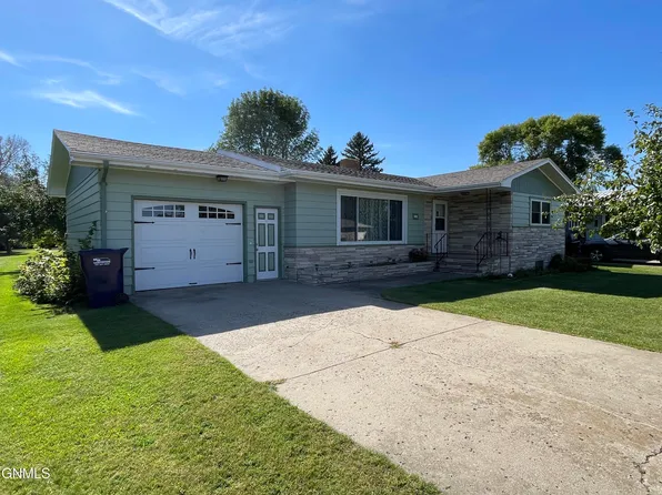 218 1st St N, Fessenden, ND 58438