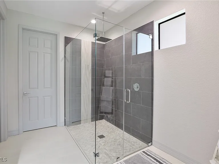 217 NW 36th Ave — Photo 15