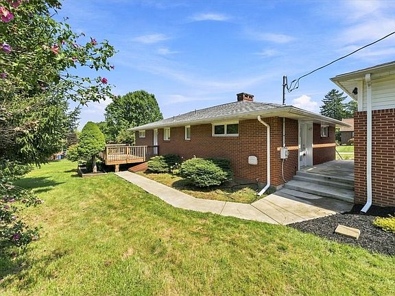 3rd image of 390 Meadow Rd