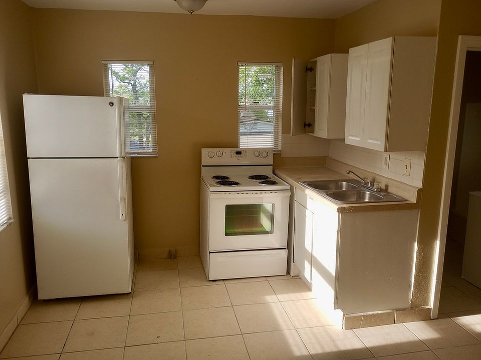 2nd image of 1045 Velma St Unit 6