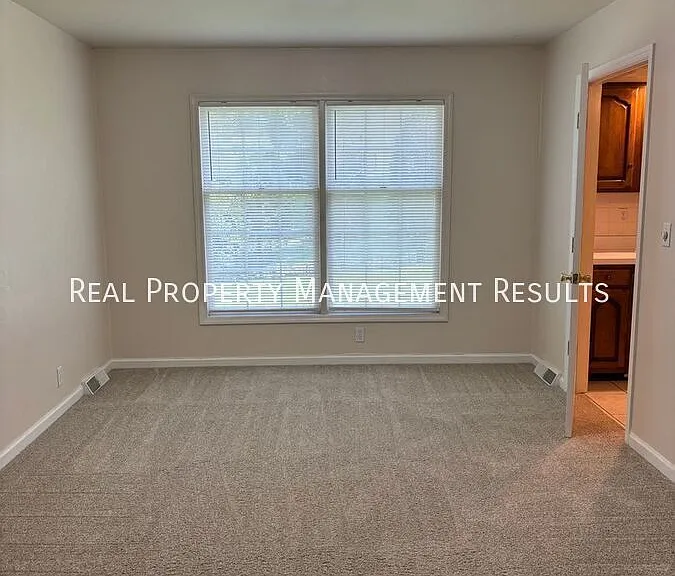 7577 Nottingham Dr — Photo 8