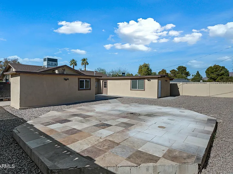 2601 N 51st St — Photo 33