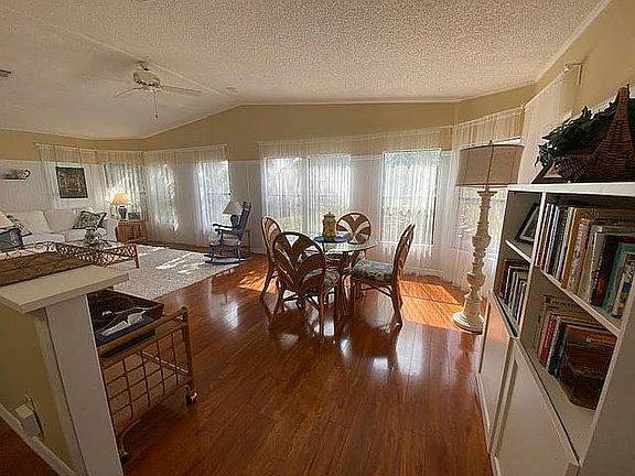 5th image of 2928 S Country Club Dr