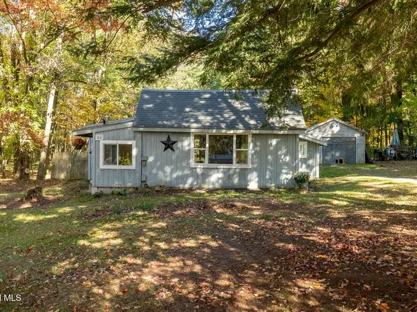 82 Log Woods Road, Troy, NY 12180