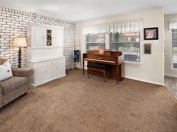 3rd image of 2022 Clubview Dr