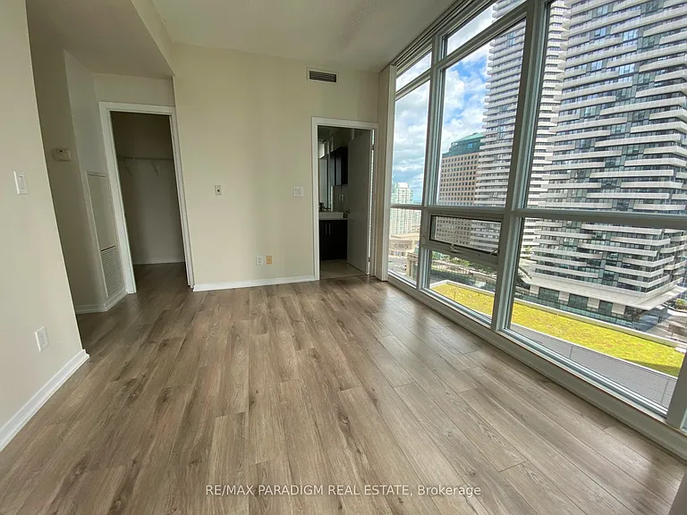 65 Bremner Blvd #1702 — Photo 10