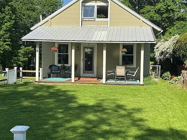 22 Gibbs St, Proctor, VT 05765