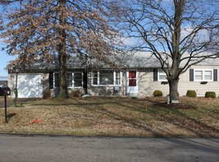 10951 Edgecliffe Dr, Saint Louis, MO 63123