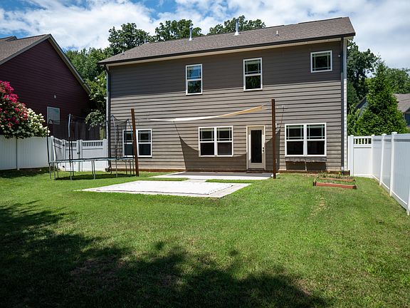 5th image of 1308 Bridgeview Dr