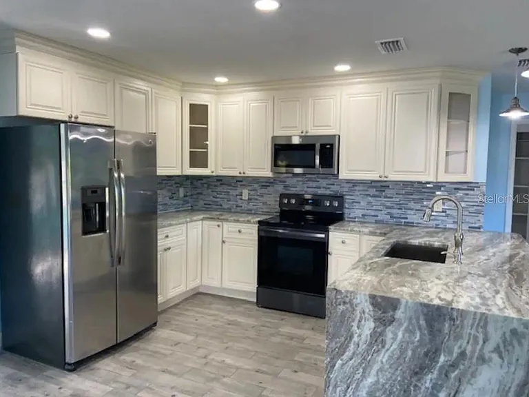120 Causeway Blvd — Photo 6