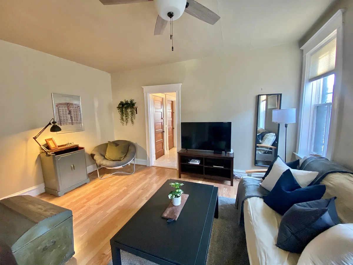 Building Photo - 4424 Oakland Ave #2W