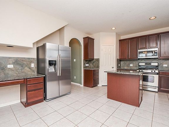 2nd image of 6211 Royal Hollow Ln