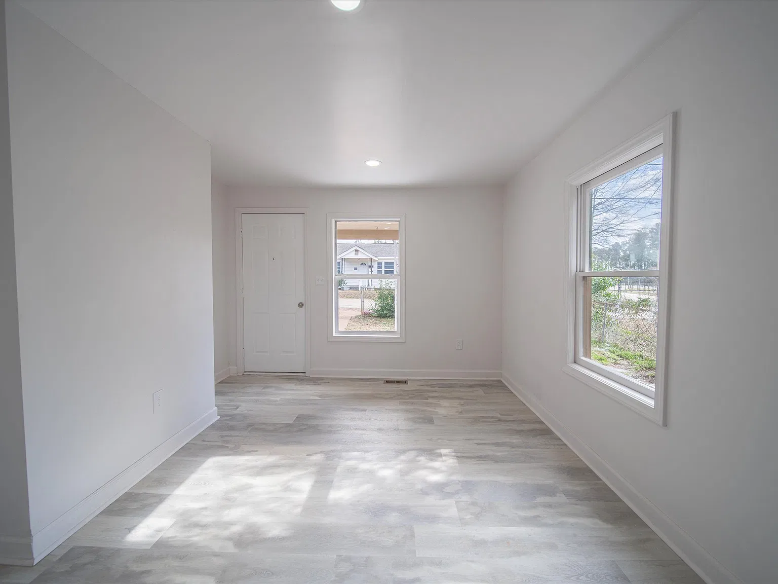 2 bed, 1168 sqft, $1,585 — Photo 4